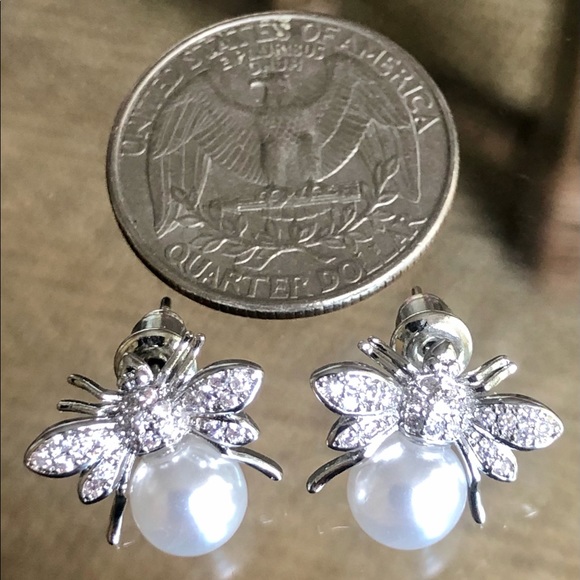 925 Silver Pearl 🐝Bee 🐝Stud Earrings - Picture 5 of 7